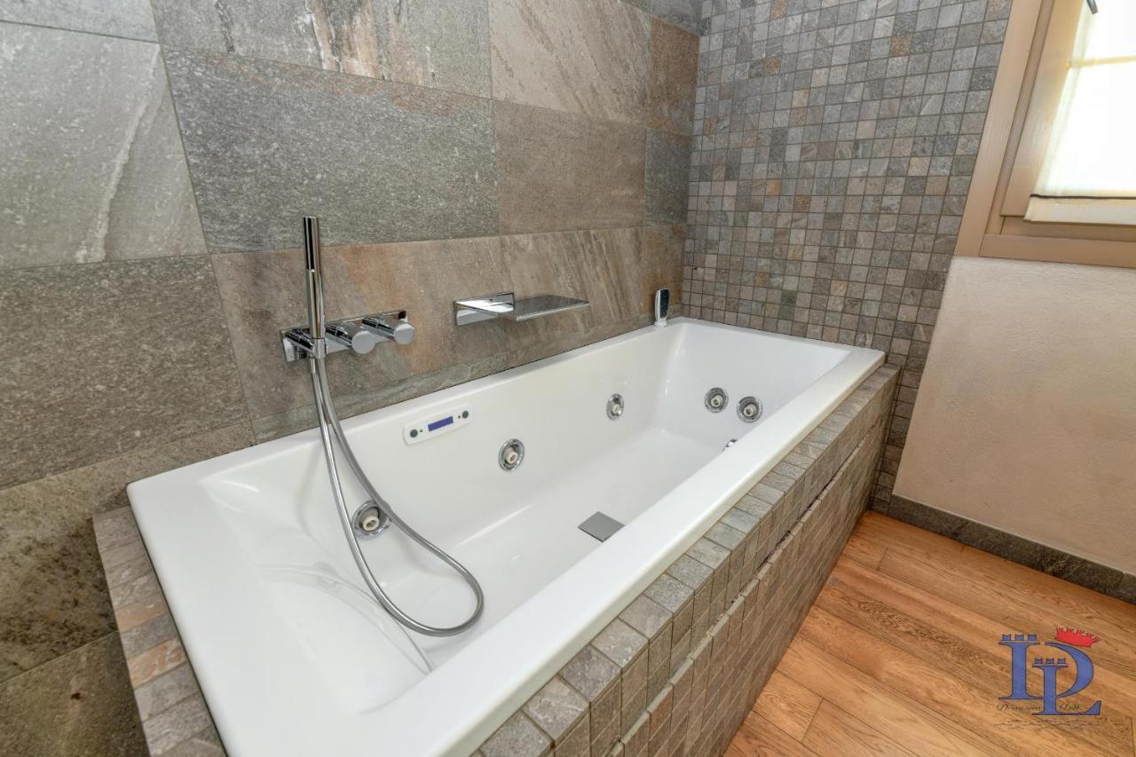 Desenzanoloft Official Partner Marriott Homes & Villas - Oscar Luxury Suite デセンツァーノ・デル・ガルダ エクステリア 写真